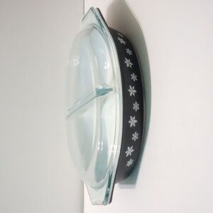 PYREX Cinderella ❄️Snowflake ❄️ Oval Divided Casserole Dish with Lid